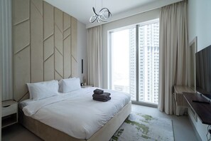 Iron/ironing board, free WiFi, bed sheets - Modern 2BR Near Dubai Mall | Partial Fountain View (Dubai)