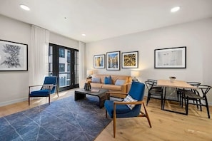 Smart TV - Luxury 1-bedroom ski-in/ski-out condo in the heart of Tamarack Resort Village (Donnelly)
