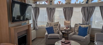 3-bed Caravan - Sleeps 6 With Balcony and Parking