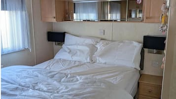3 kamar tidur, setrika/meja setrika, dan seprai linen