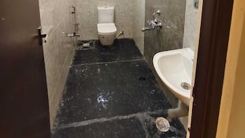 Toallas, jabón, champú y papel higiénico