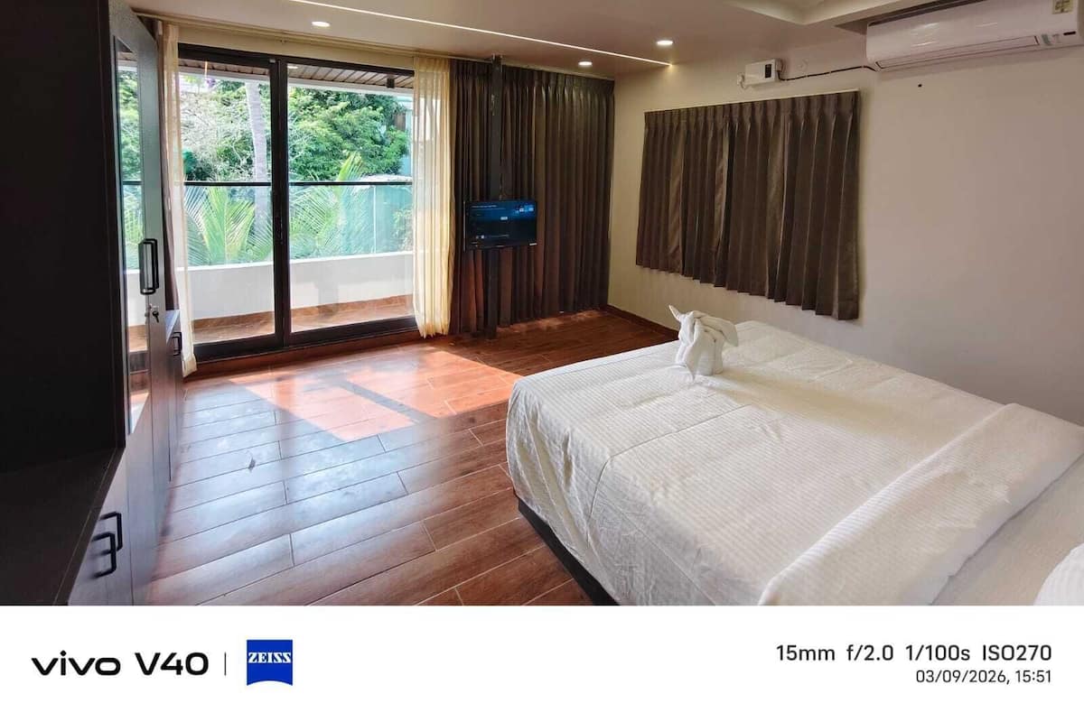 Deluxe Double Room, Garden View | In-room safe, iron/ironing board, free WiFi