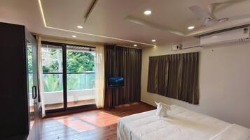 Deluxe Double Room, Garden View