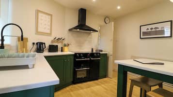 Dishwasher, cookware/dishes/utensils