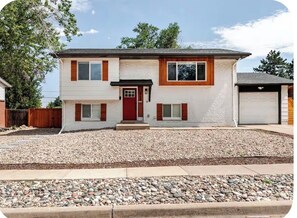 Exterior - Modern Private Main Level 2BR Near Downtown (Denver)
