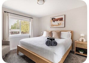 Room - Modern Private Main Level 2BR Near Downtown (Denver)
