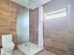 Bathroom - Vrbo Property (Réal)