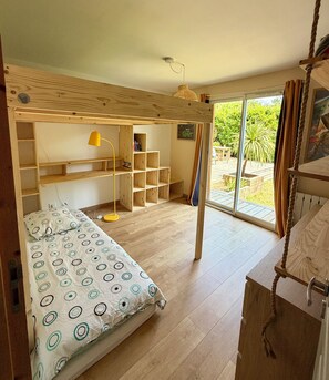Cuna de viaje, wifi gratis y ropa de cama 
