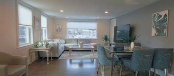 Spacious 3BR Retreat, Sleeps 8, Free Parking, 20 Min to Boston