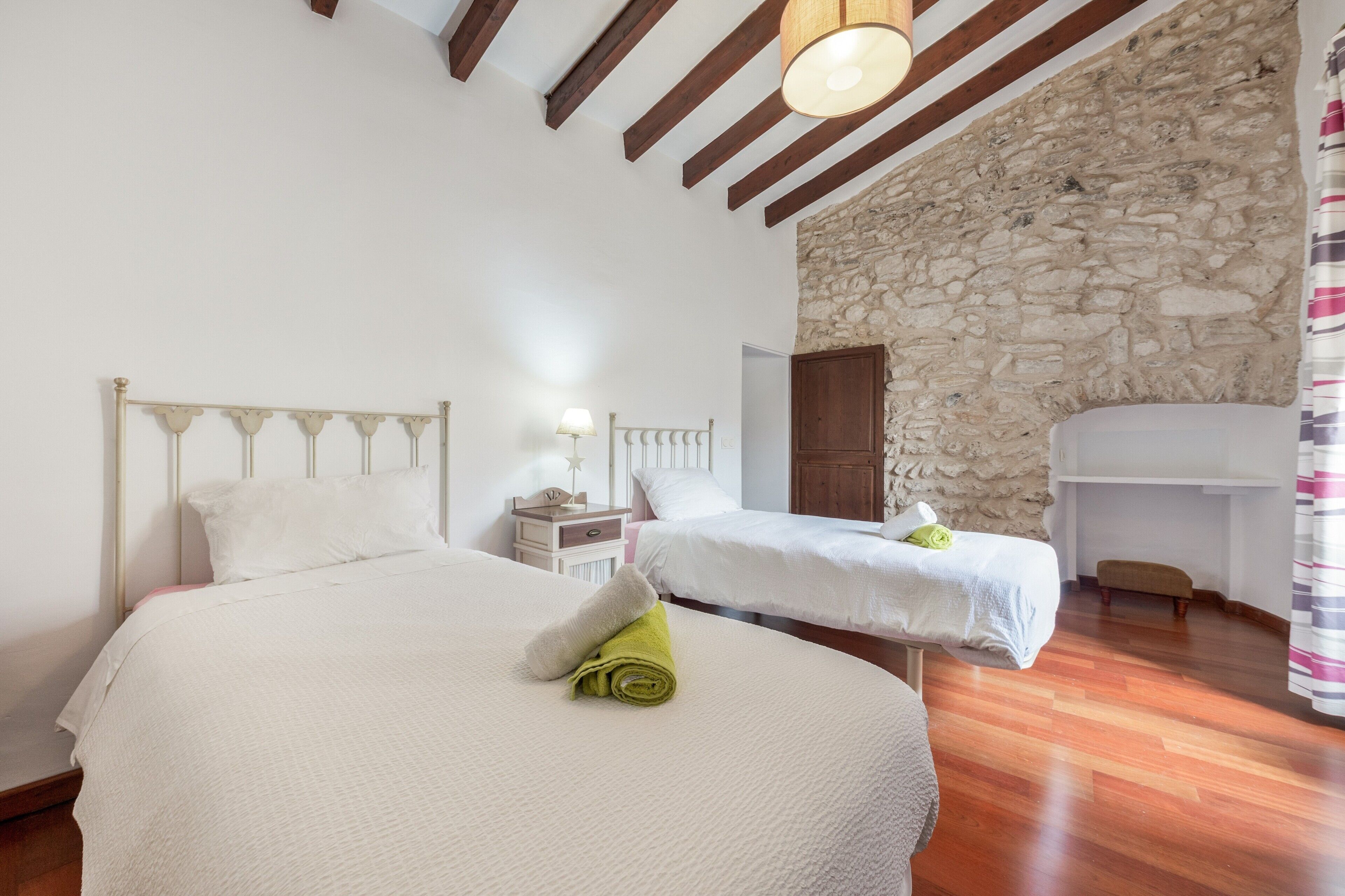 3 dormitorios, tabla de planchar con plancha, wifi y ropa de cama
