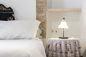3 habitaciones, tabla de planchar con plancha, wifi y ropa de cama