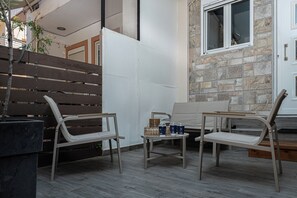 Outdoor dining - STUDIO 224 (Chania)
