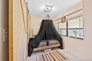 Iron/ironing board, bed sheets - Cozy 1-bedroom peaceful tropical oasis (Plantation)