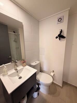 Deluxe Apartment, City View | Bathroom - Colección R Boutique (Santiago)