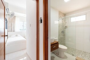 Shower, bidet, towels, soap - Vrbo Property (Playa Juan Dolio)