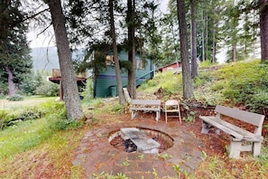 Terrace/patio - Glacier Gateway Lodge | Hot Tub & Firepit (Hungry Horse)