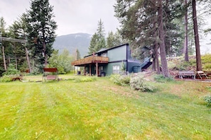 Exterior - Glacier Gateway Lodge | Hot Tub & Firepit (Hungry Horse)