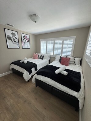 Iron/ironing board, WiFi, bed sheets - Cozy 3-bedroom house with AC in charming Garden Grove (Garden Grove)