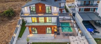 Gorgeous 3-bedroom building with AC in welcoming Fethiye