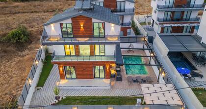 Gorgeous 3-bedroom building with AC in welcoming Fethiye