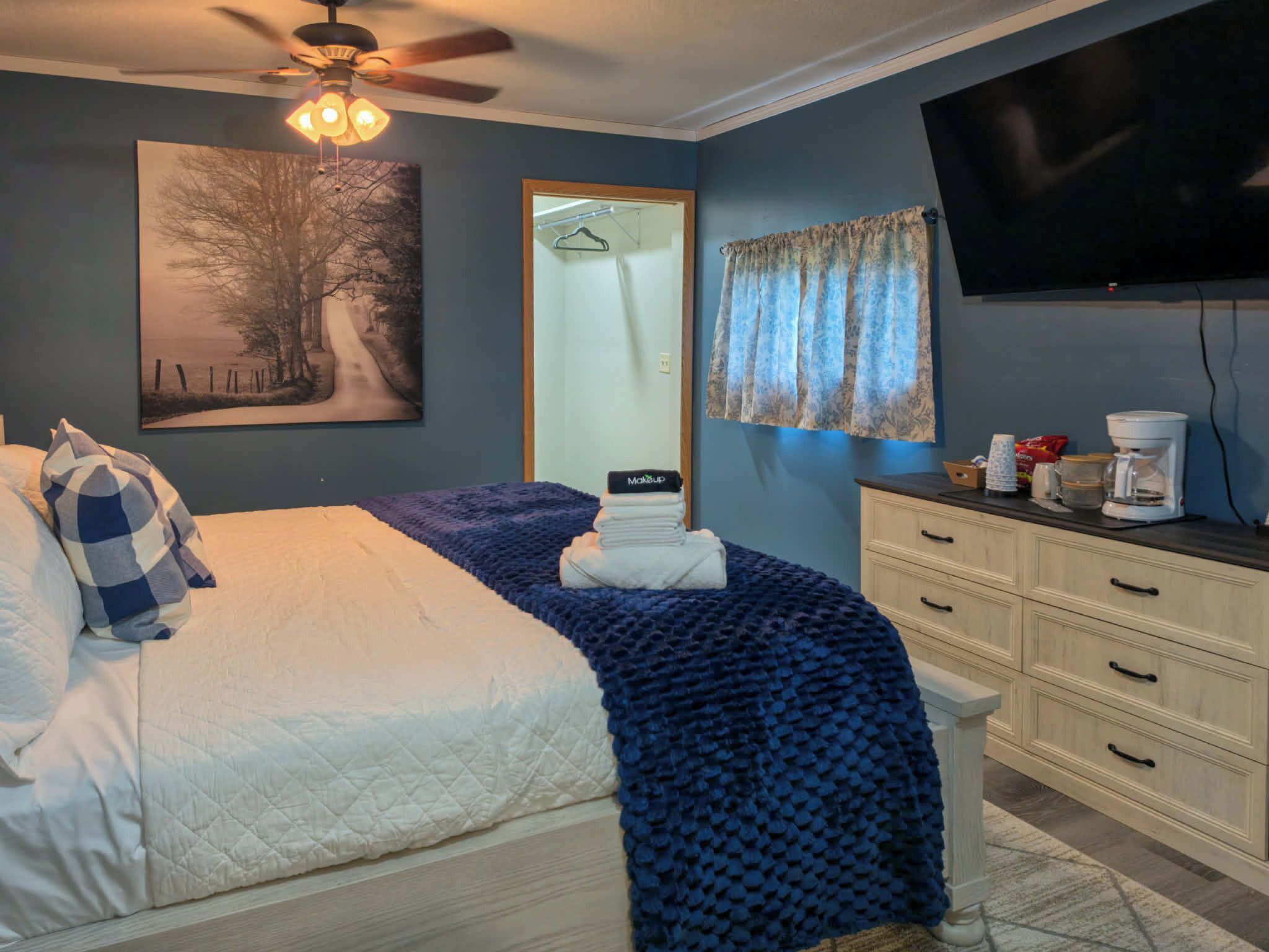 2 bedrooms, iron/ironing board, WiFi, bed sheets