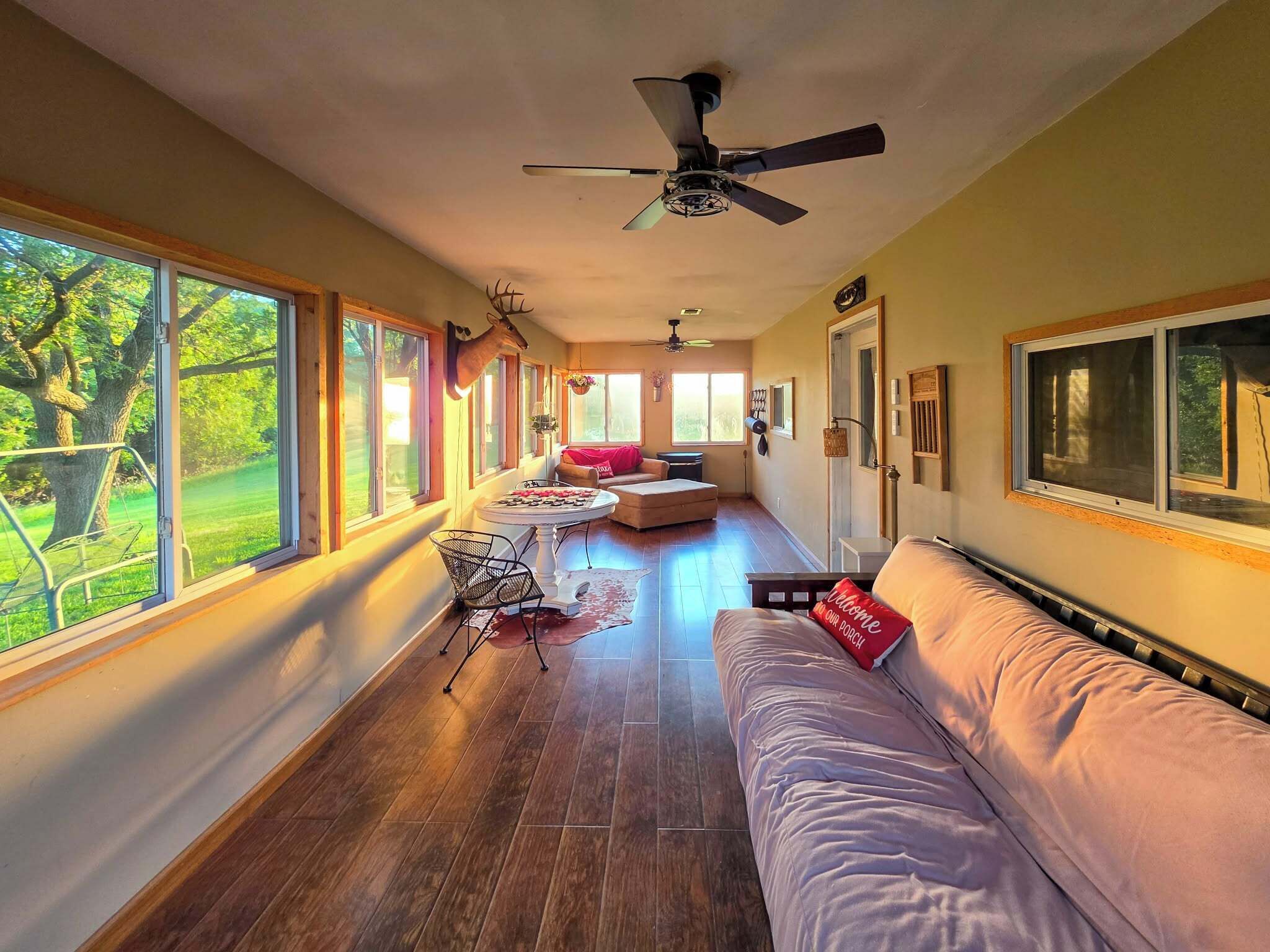 Yopp's Hideaway, Farm Stay Near Lake Icaria On 26 Acres, W/pond & Animal Visits. - Lake Icaria, IA