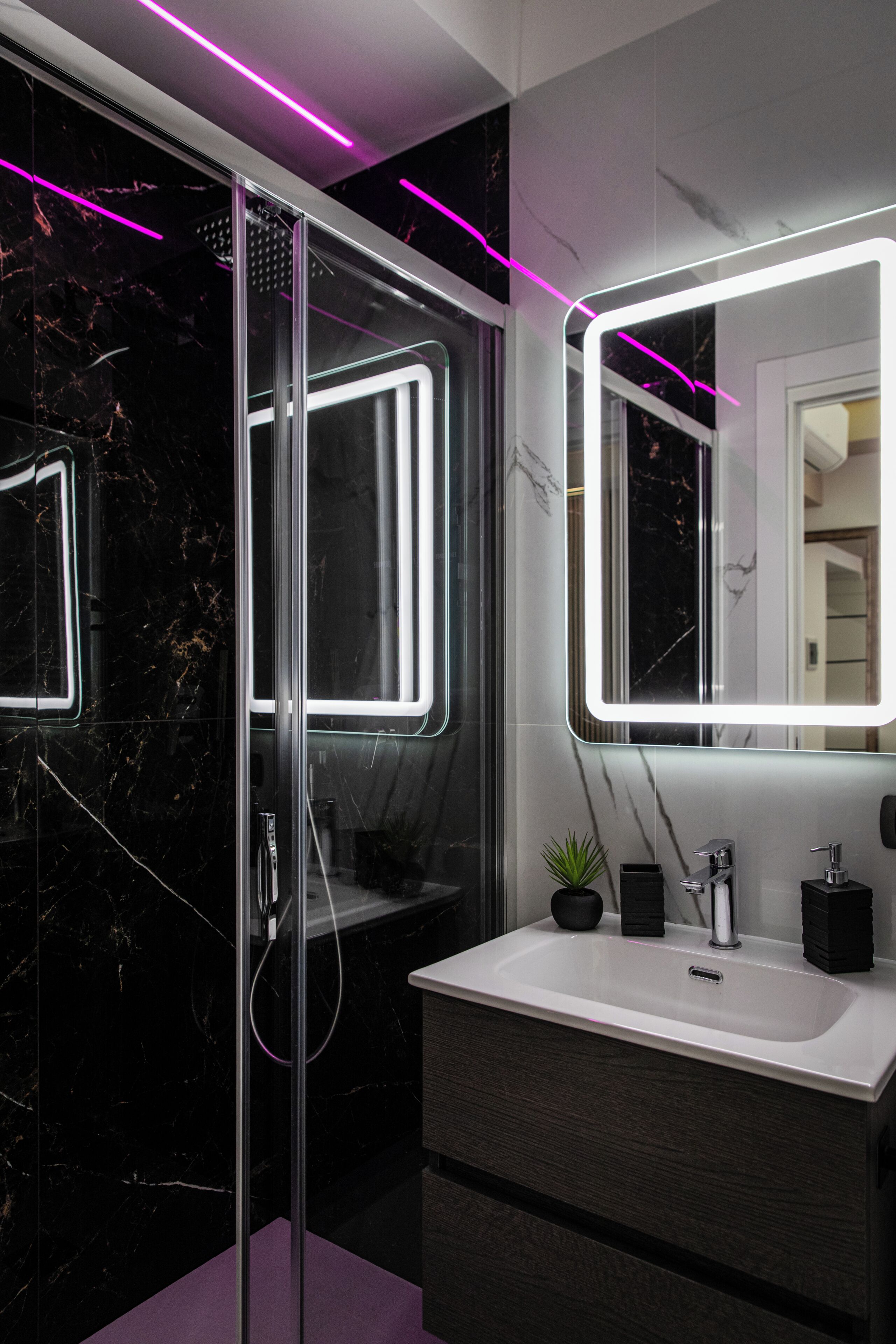 Superior Double Room, City View | Bathroom | Shower, rainfall showerhead, hair dryer, bidet