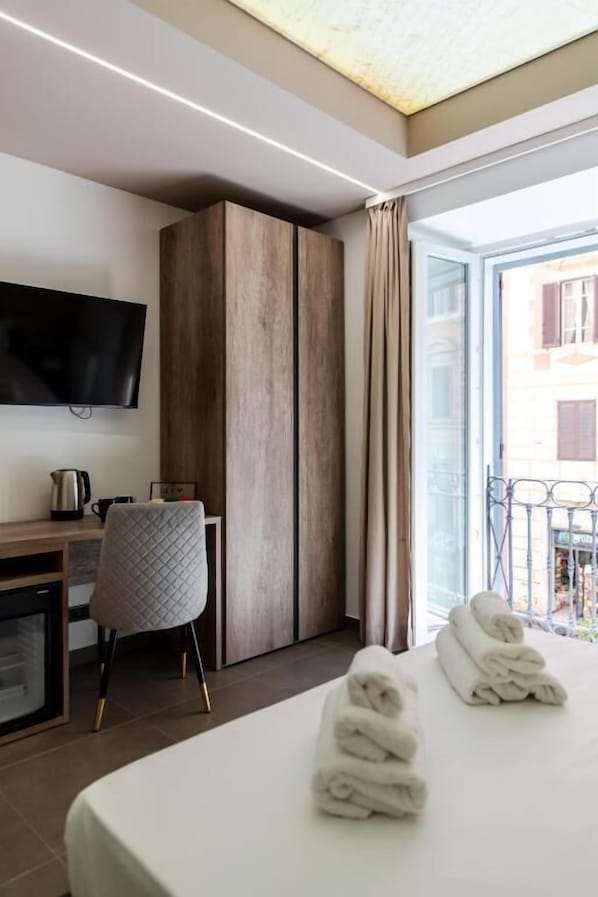 Superior Double Room, City View | Soundproofing, iron/ironing board, free WiFi, bed sheets