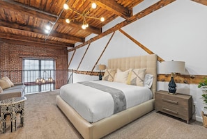 Tabla de planchar con plancha, wifi y ropa de cama