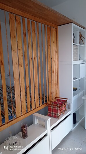 Iron/ironing board, WiFi, bed sheets - 38-square-meter apartment with a private entrance off a bike path, located in the historic center, 190 meters from the sea (Riva Ligure)