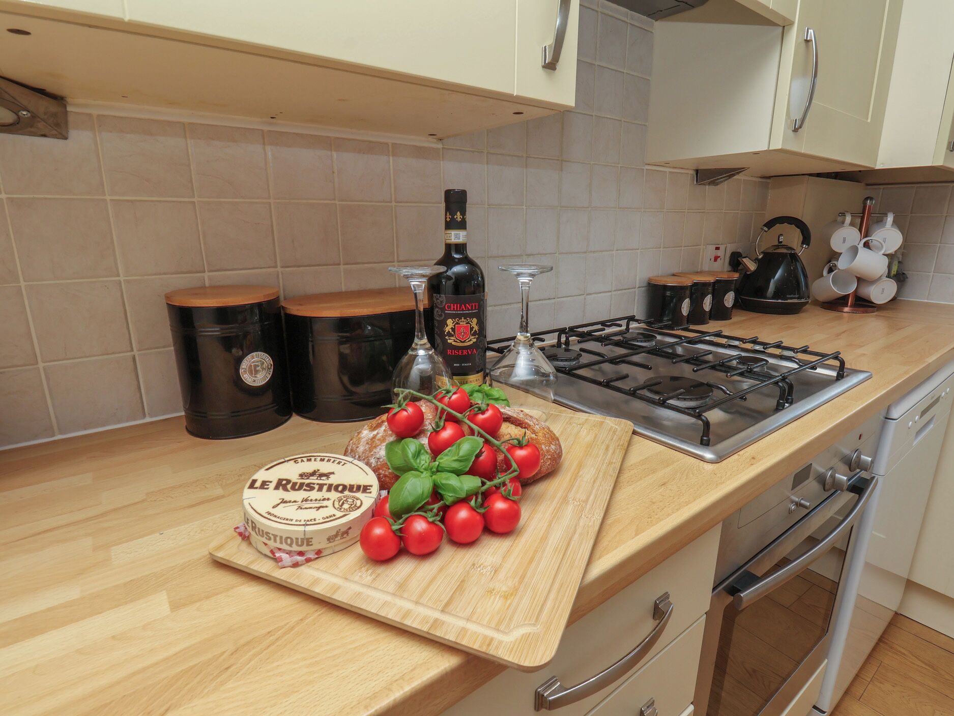 Dishwasher, cookware/dishes/utensils