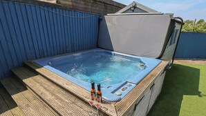 Bồn tắm spa ngoài trời