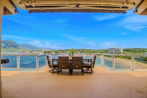 Stunning Kauai Cliffside Estate Over Kalapaki Bay
