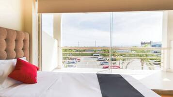 Minibar, escritorio, wifi gratis y ropa de cama