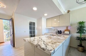 Coffee/tea maker, fridge, microwave, oven - Family Apartment Near the Beach • BON01 (Ayamonte)
