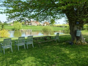 Outdoor dining - Charming cottage, pets welcome - 4 guests (Bourbon-l'Archambault)