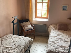 Room - Charming cottage, pets welcome - 4 guests (Bourbon-l'Archambault)