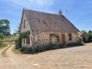 Exterior - Charming cottage, pets welcome - 4 guests (Bourbon-l'Archambault)