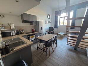 Private kitchen - Vrbo Property (Saint-Étienne)