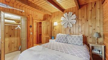 House, Multiple Beds (Birch Grove Cabin) | 3 bedrooms, individually decorated, individually furnished, bed sheets
