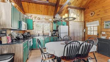House, Multiple Beds (Birch Grove Cabin) | Private kitchen