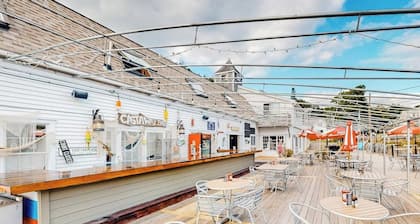 2-story Apartment Steps From the Harbor & Downtown