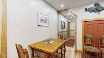 Apartment, Multiple Beds, Patio, Garden View (Boothbay Harbor House) | Dining