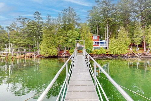 Cozy, Waterfront Cabin-style Gem With Private Dock and Lovely Views