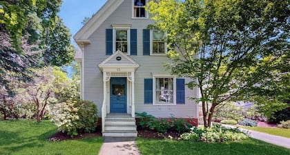 Parker House: Historic Home - Walk Downtown, Dog-friendly & Washer/dryer