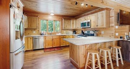 10-acre Waterfront Hideaway With Kayak, Private Dock on Prong Pond & Firepit