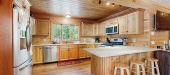 10-acre Waterfront Hideaway With Kayak, Private Dock on Prong Pond & Firepit