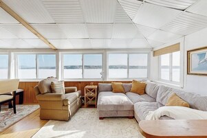 House, Multiple Beds (Launch Point) | Living area