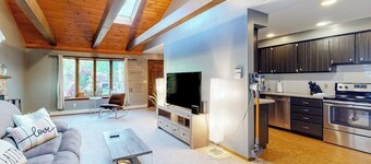 Tree-lined Home With Screened Porch & Perfect Midcoast Location