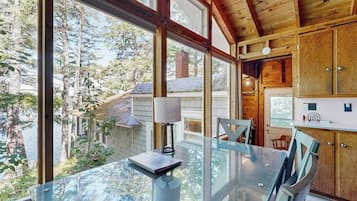 Cottage, Multiple Beds, Fireplace (Peaceful Day Dreamer) | 2 bedrooms, individually decorated, individually furnished, bed sheets
